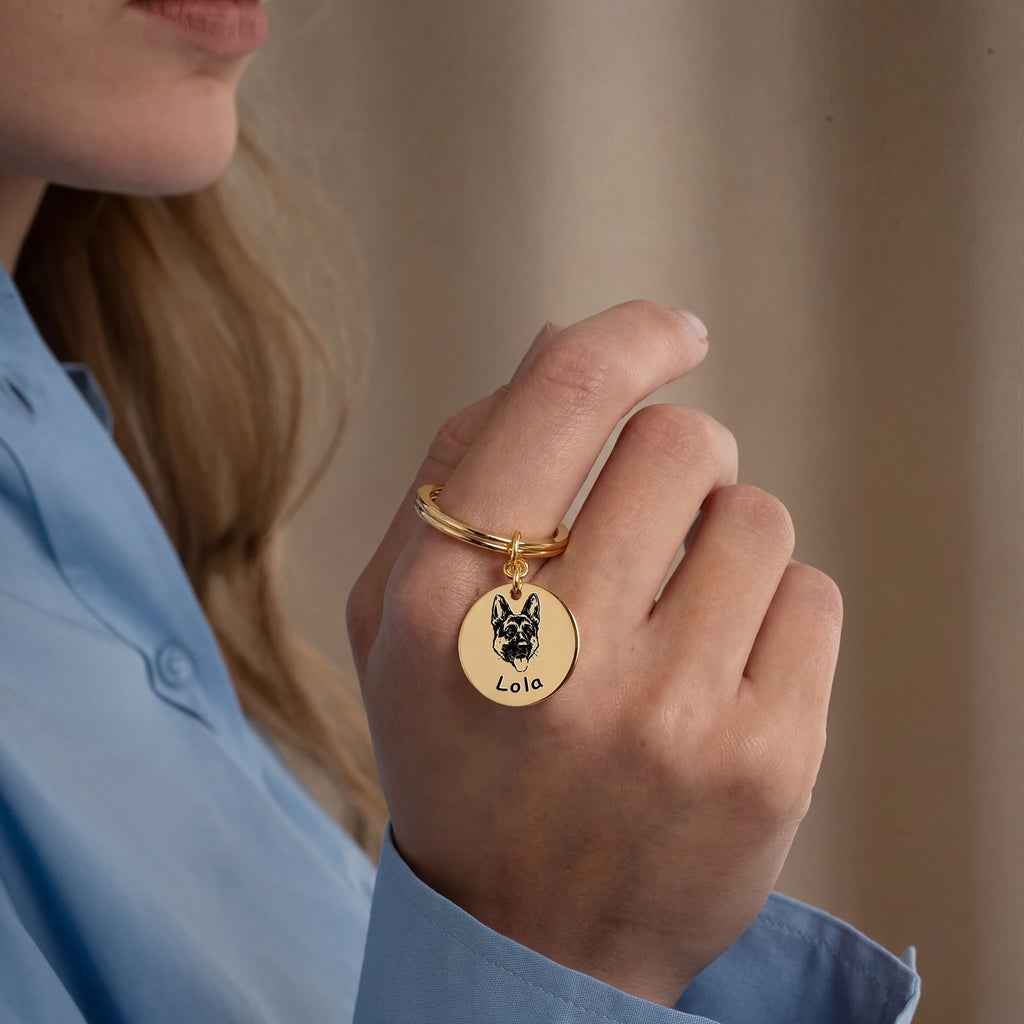 18k yellow gold pet face keychain close-up engraving detail